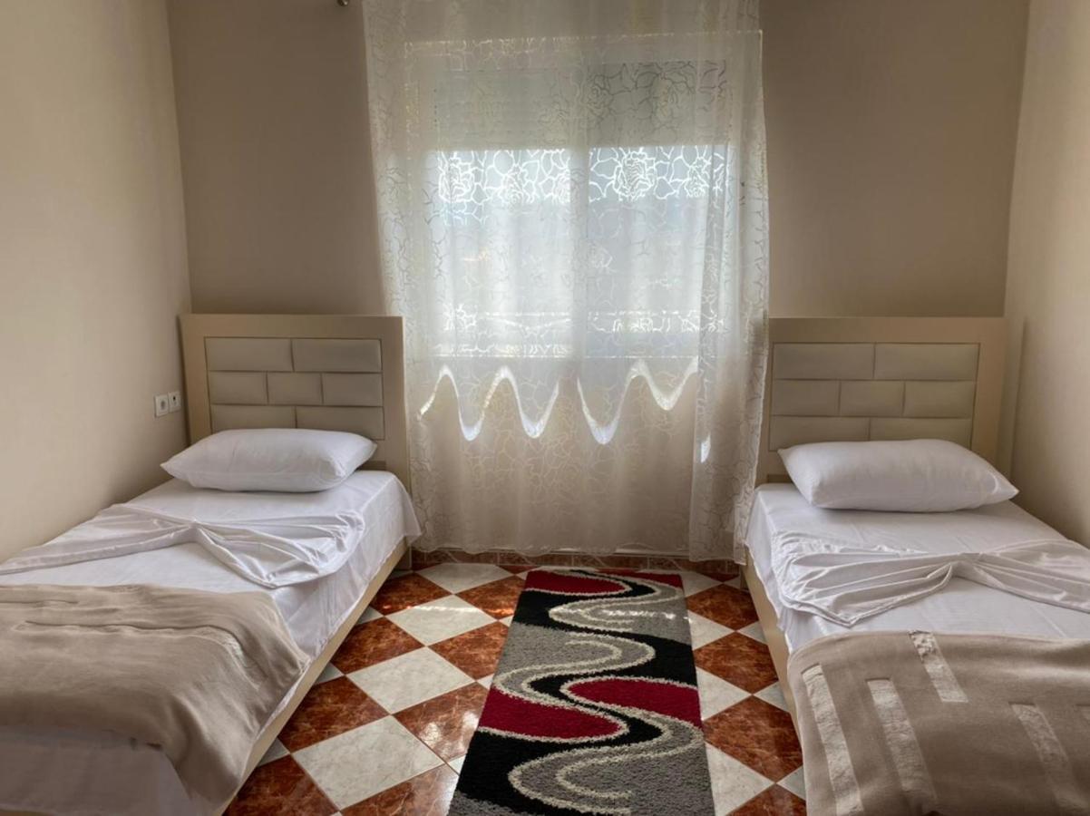 Dibra'S Apartment Shkoder Bagian luar foto